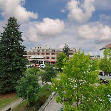 Apartman Astra Sezimovo Usti Eksteriør bilde
