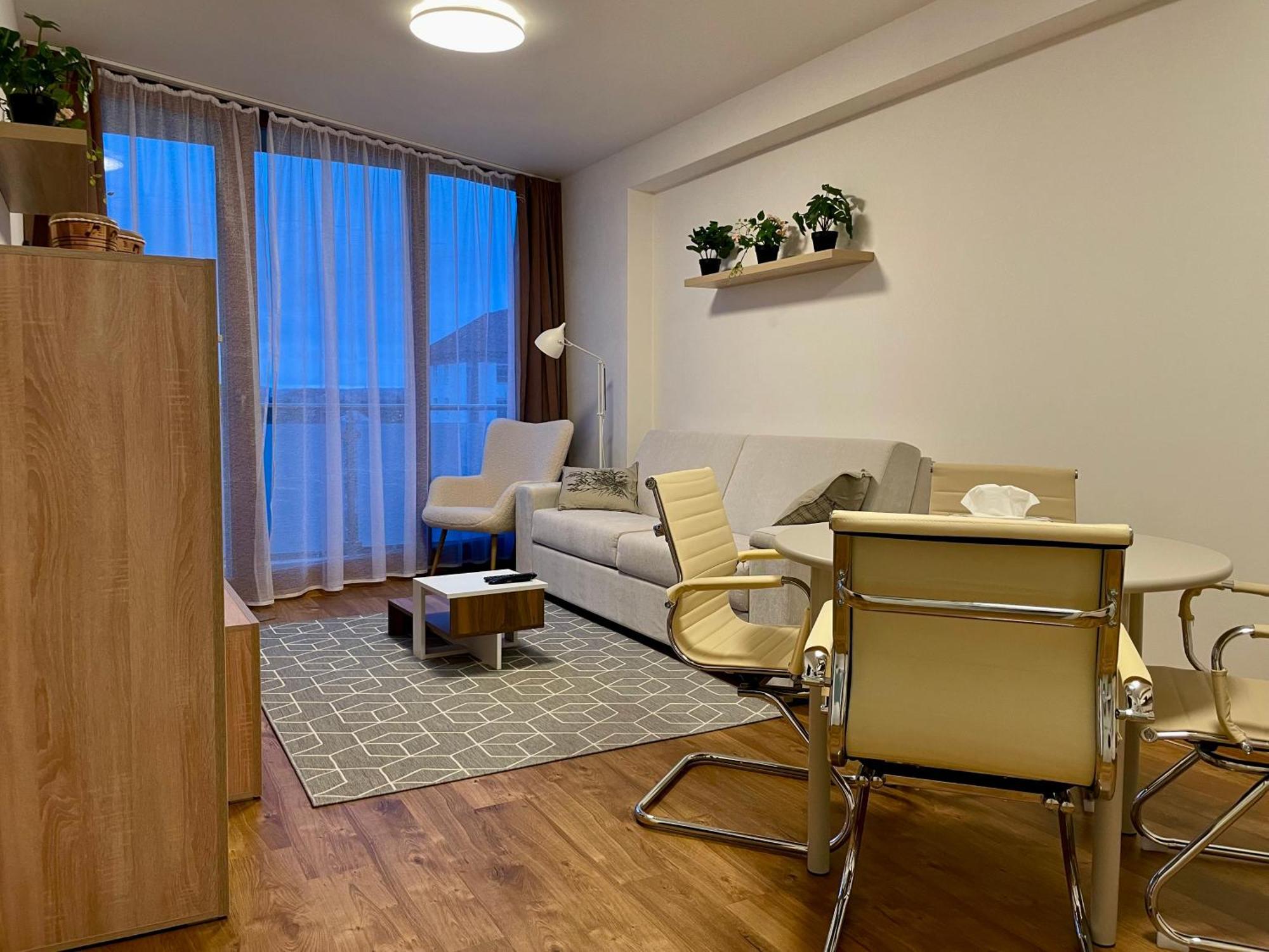 Apartman Astra Sezimovo Usti Eksteriør bilde